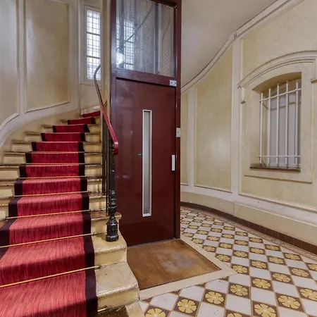 Cocoon With View In The Heart Of 09 * Paris